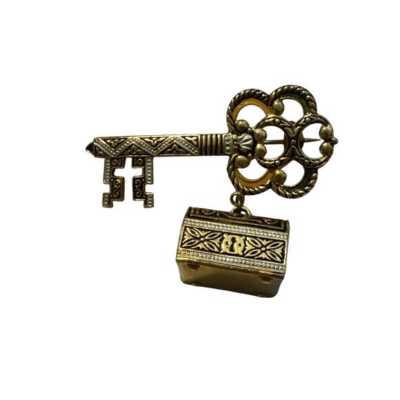 Vintage 2" Damascene Gold Tone Key Treasure Box on Chain Brooch Pin Made Spain - Picture 1 of 7